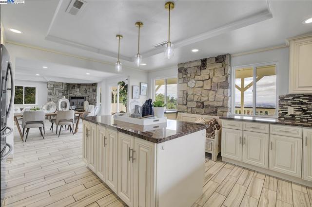 10705 Dublin Canyon Rd, Pleasanton CA: https://media.crmls.org/mediaz/733a8fdf-1582-4cf9-b7c4-32dc7212f4fa.jpg