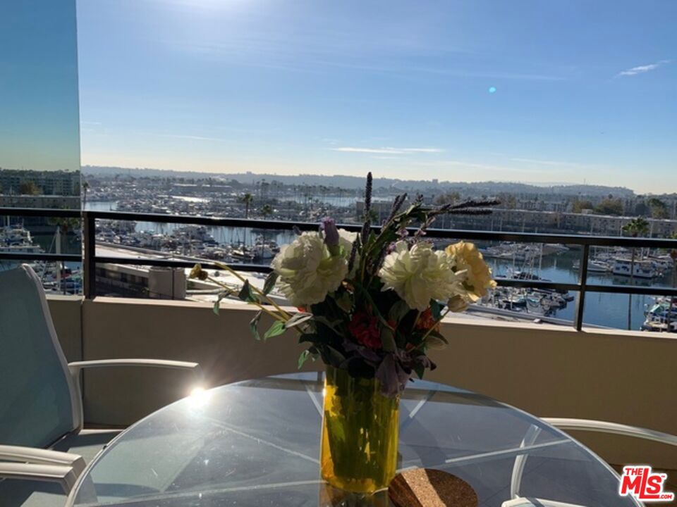 4314 marina city Drive #424