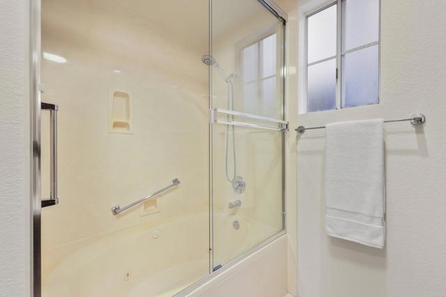 Detail Gallery Image 22 of 38 For 521 Arbor Dr #105,  San Diego,  CA 92103 - 2 Beds | 2/1 Baths