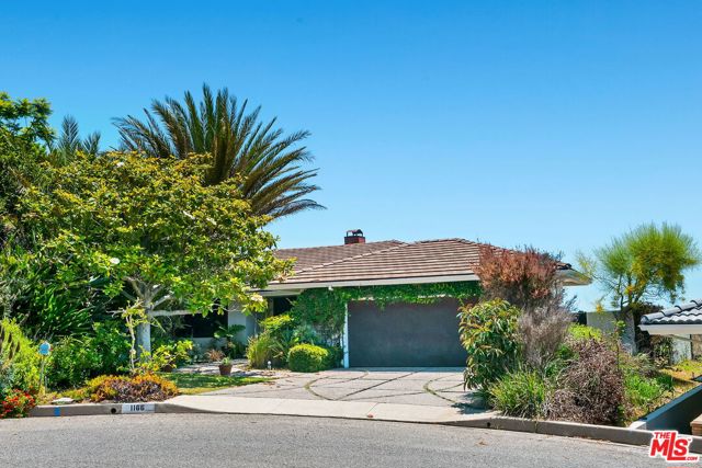 1166 LAS PULGAS Place, Pacific Palisades CA: https://media.crmls.org/mediaz/733b0dba-3eb9-412a-9729-8a102a478685.jpg