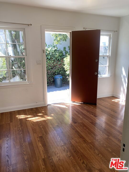 11319 1/4 Iowa Avenue, Los Angeles CA: https://media.crmls.org/mediaz/733b4012-e180-49eb-adba-37098c98e67e.jpg