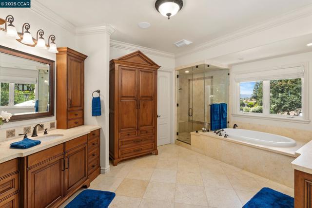 2540 Caballo Ranchero Dr, Diablo CA: https://media.crmls.org/mediaz/733b6035-3d07-4182-8c6f-47c6003731b0.jpg
