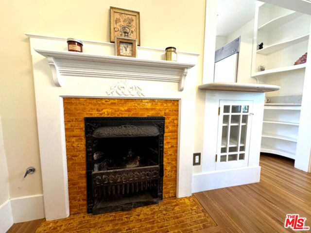 334 Belmont Avenue, Los Angeles CA: https://media.crmls.org/mediaz/733b7d35-498d-4758-8143-9e382171d275.jpg