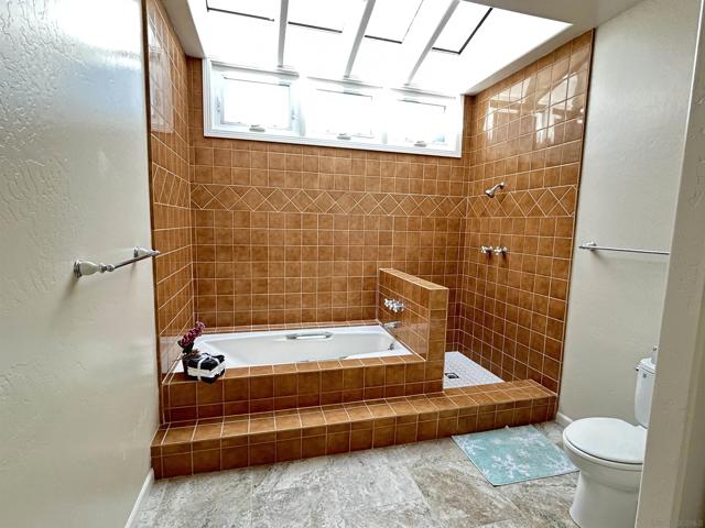 2510 MONTGOMERY AVE, Cardiff by the Sea CA: https://media.crmls.org/mediaz/733bb20e-fe67-43b2-99dd-0cc1b4574ab8.jpg