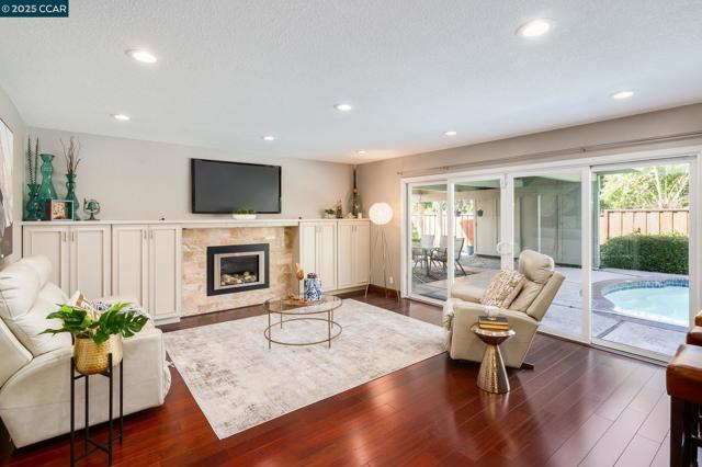 169 Larkwood Cir, Danville CA: https://media.crmls.org/mediaz/733c3a0f-b061-4c3c-8a41-88723215a9c5.jpg