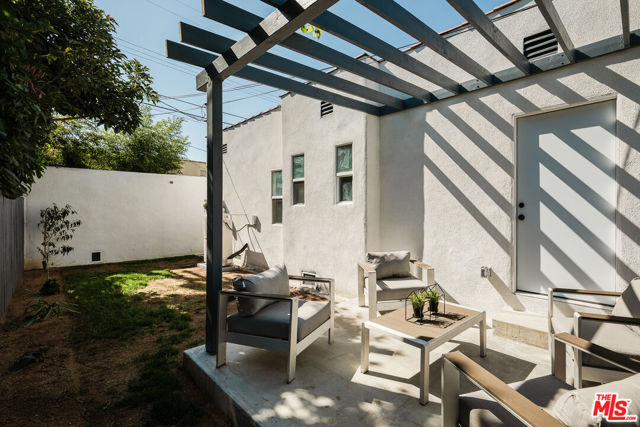 4438 W 28th Street, Los Angeles CA: https://media.crmls.org/mediaz/733c81d6-8ff7-436a-b1cf-7f7a8889fed9.jpg