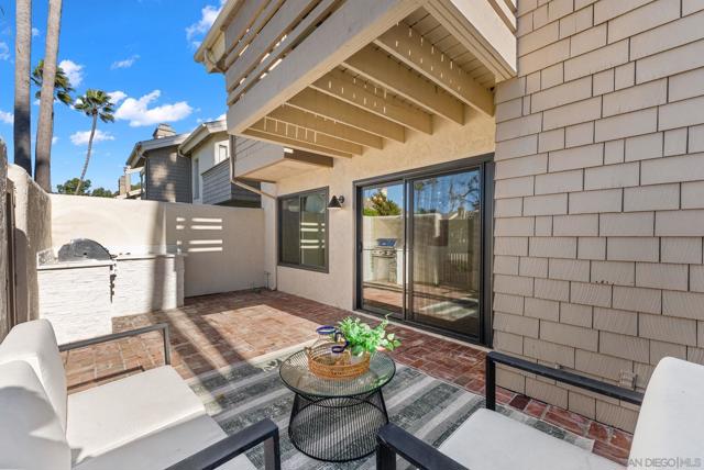 16048 Via Viajera, Rancho Santa Fe CA: https://media.crmls.org/mediaz/733ca3dd-5fa5-4b85-b1a2-1b561f30bc6a.jpg