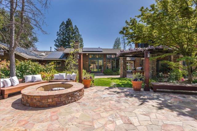 45 Bear Gulch Drive, Portola Valley CA: https://media.crmls.org/mediaz/733d03a9-97b3-4c6f-9894-c92aeb729cca.jpg