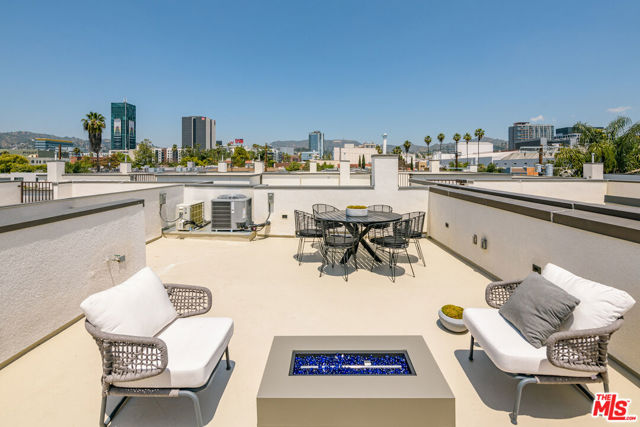 1248 Lodi Place, Los Angeles CA: https://media.crmls.org/mediaz/733d15da-c9cf-41a3-8422-8ffcbd91e678.jpg