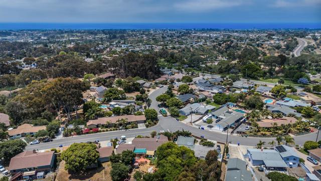 139 Parnassus Circle, Oceanside CA: https://media.crmls.org/mediaz/733d4770-020a-445d-b7f8-86b055382d07.jpg