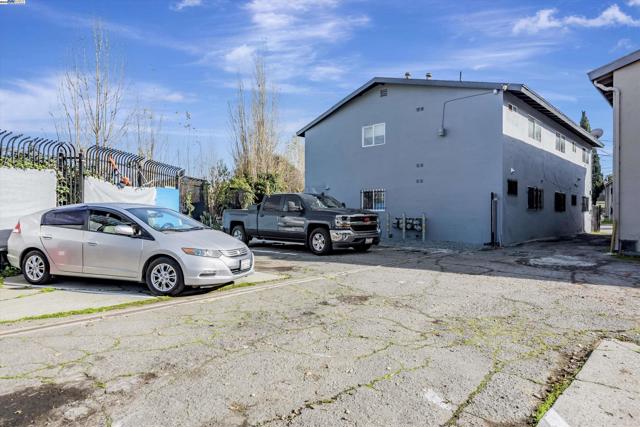 107 Catron Dr, Oakland CA: https://media.crmls.org/mediaz/733ec44a-ea4b-414f-adc0-2a09b0d17110.jpg