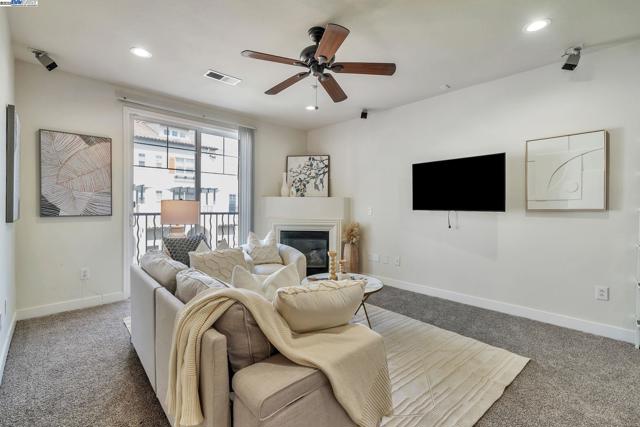 4222 Clarinbridge Cir, Dublin CA: https://media.crmls.org/mediaz/733edc70-e7fb-452c-8f5a-f57e7a5198e2.jpg