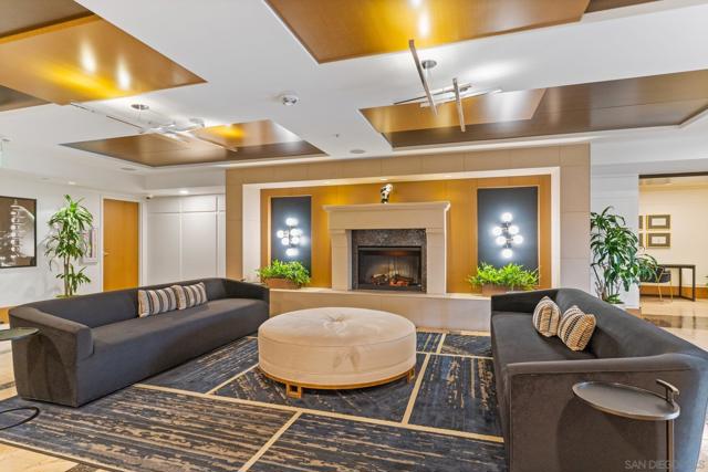 700 W E St, San Diego CA: https://media.crmls.org/mediaz/733f00b1-7a28-46a1-8a53-076bd6fd97b5.jpg