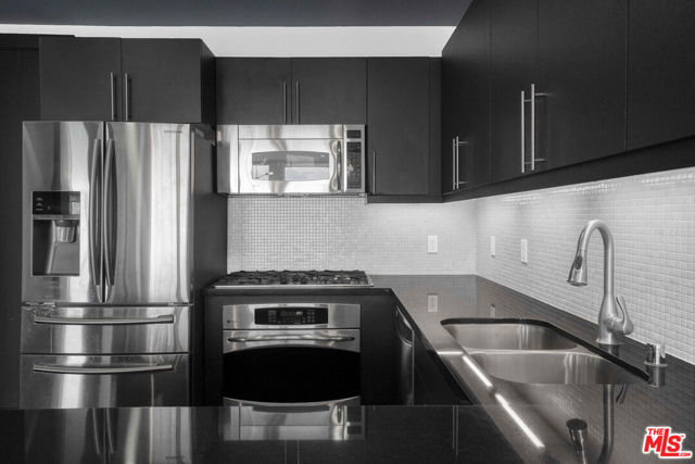 655 S Hope Street, Los Angeles CA: https://media.crmls.org/mediaz/733f0353-dd00-4621-ac8e-7000910414f2.jpg