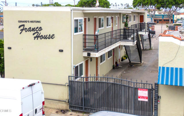 633 meta Street, Oxnard CA: https://media.crmls.org/mediaz/733f2b24-ad53-4286-9aca-ea68e3c70c30.jpg