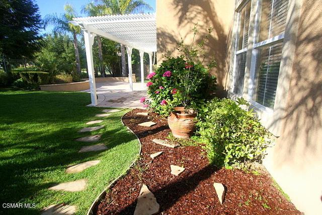 276 Chantilly Circle, Simi Valley CA: https://media.crmls.org/mediaz/733fc664-da16-42d4-9612-405f1a41ab17.jpg
