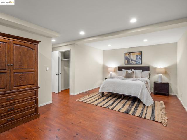 6866 Thornhill Dr, Oakland CA: https://media.crmls.org/mediaz/7340265c-01c3-485e-9b35-372d12747160.jpg