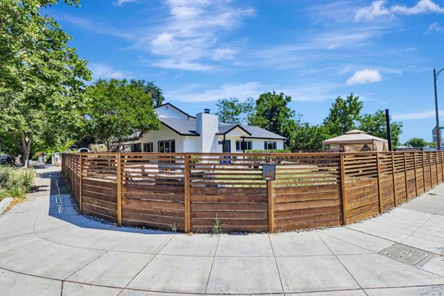 2698 Goodwin Avenue, Redwood City CA: https://media.crmls.org/mediaz/7340faba-b395-4935-b467-54ac1b44f669.jpg