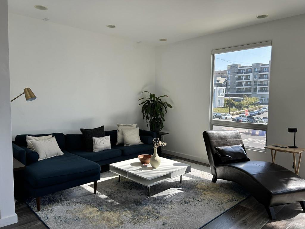 2064 2nd Avenue - photo 2