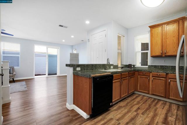 Image 13 of 41 For 550 Heritage Cir