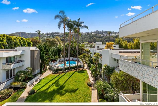 2360 Torrey Pines Rd, La Jolla CA: https://media.crmls.org/mediaz/734256f5-5d70-41c0-adc9-f5a17b83aa8d.jpg