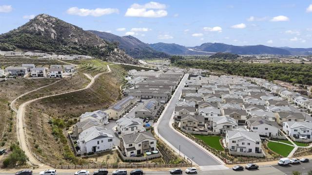 323 CITRINE TRAIL, Fallbrook CA: https://media.crmls.org/mediaz/7342a01d-6a03-4050-9e5e-995ce09546ce.jpg