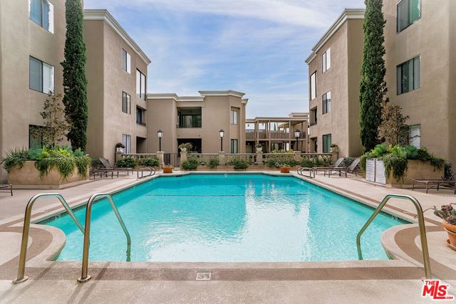 8455 Fountain Avenue, West Hollywood CA: https://media.crmls.org/mediaz/7342da36-4071-49a4-99af-e695a3d36f05.jpg
