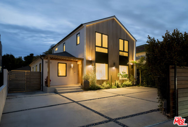 3981 Beethoven Street, Los Angeles CA: https://media.crmls.org/mediaz/7342e05a-e3f7-4e0f-999c-9a9e2d2a97ce.jpg