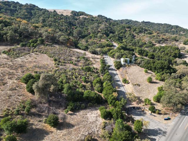 3984 Foothill Rd, Pleasanton CA: https://media.crmls.org/mediaz/73435a1d-8003-4072-90b6-9755804968b8.jpg