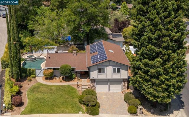2 Kulani Ln, Pleasant Hill CA: https://media.crmls.org/mediaz/734393f0-2e46-46c2-a7f3-22576e2ecb61.jpg