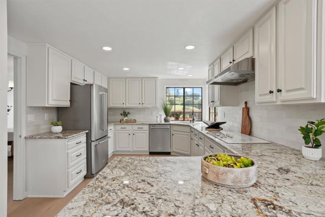 Detail Gallery Image 13 of 40 For 1240 Ladera Linda, Del Mar,  CA 92014 - 3 Beds | 2/1 Baths