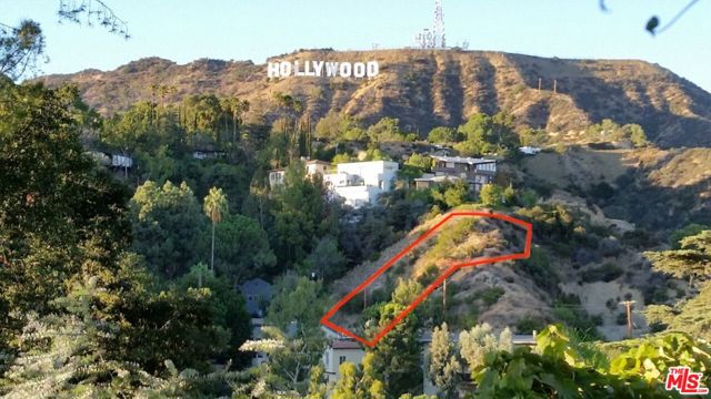 6053 Rodgerton Drive, Los Angeles CA: https://media.crmls.org/mediaz/734438d0-e7c2-41c6-b32e-dc708cbeb14f.jpg