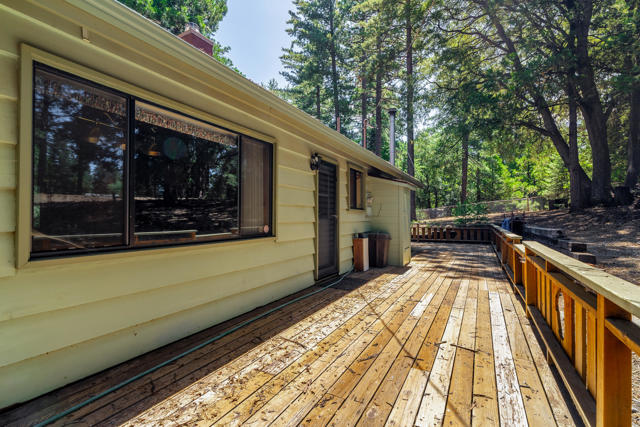 52551 Pine Ridge Road, Idyllwild CA: https://media.crmls.org/mediaz/73444889-0a18-492c-9e60-6e8d2deb0378.jpg