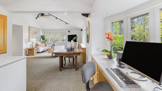 161 E Floresta Way, Portola Valley CA: https://media.crmls.org/mediaz/73446d97-3a0a-4ca8-8efd-548233310b38.jpg