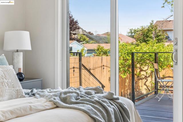 1026 Court St, Alameda CA: https://media.crmls.org/mediaz/734472c0-85dc-4eac-8427-5cfedc0aaee2.jpg