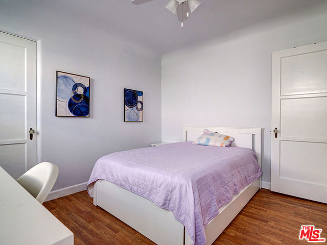 1019 S Rimpau Boulevard, Los Angeles CA: https://media.crmls.org/mediaz/7344b569-526a-4269-a2b7-e307a8f85544.jpg