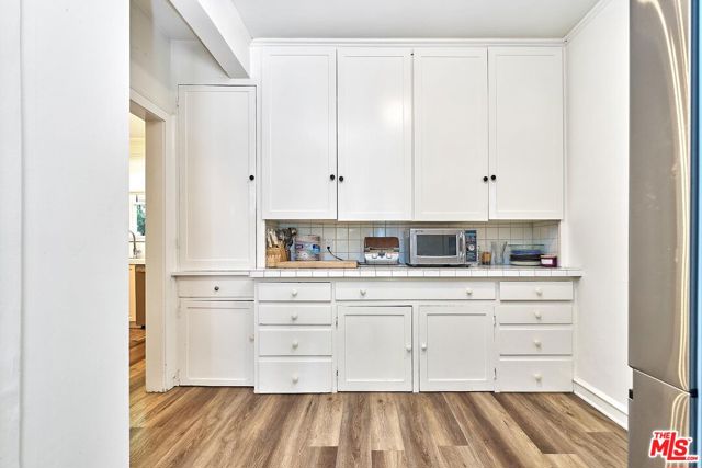 728 S Windsor Boulevard, Los Angeles CA: https://media.crmls.org/mediaz/7344e494-acc3-4472-9294-5dd3a9a380f5.jpg