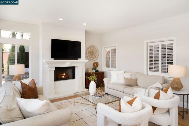 508 Zenith Ridge Dr, Danville CA: https://media.crmls.org/mediaz/734612f7-0d9b-49bc-98a6-c11273665da5.jpg