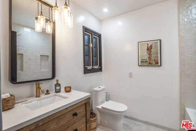 9265 Thrush Way, Los Angeles CA: https://media.crmls.org/mediaz/734616dc-0662-4071-8ba9-3a787e636847.jpg