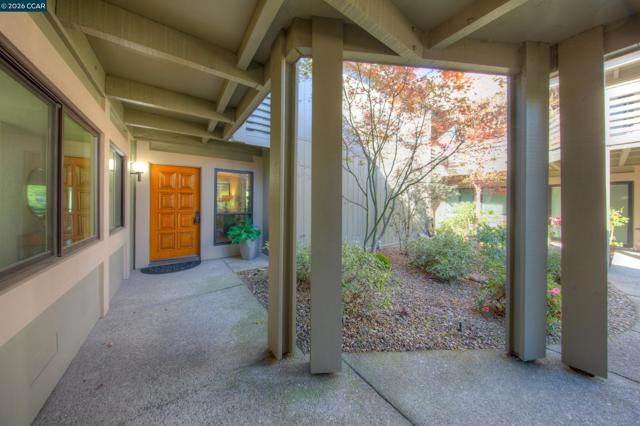 600 Terra California Dr, Walnut Creek CA: https://media.crmls.org/mediaz/73468b70-a181-40bd-be5f-5e6247b4f876.jpg