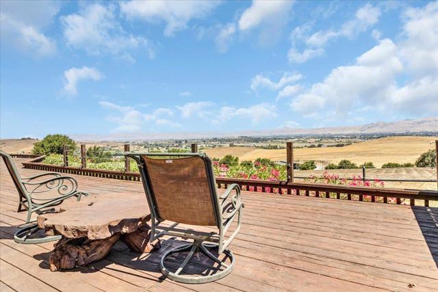 275 Nicholson Drive, Hollister CA: https://media.crmls.org/mediaz/73468b7c-c7be-41c3-b344-e1ee5989b5f4.jpg