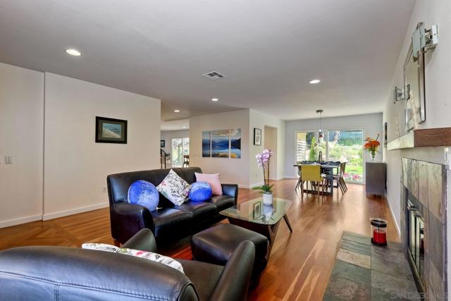3625 Country Meadow Ln, Escondido CA: https://media.crmls.org/mediaz/7346ce15-c768-4244-b738-17e46a17b6a3.jpg