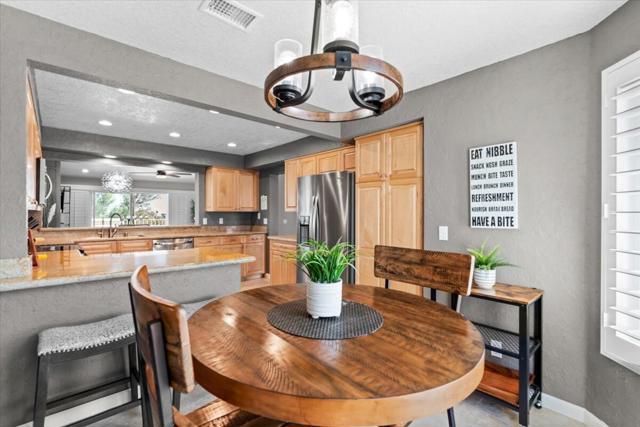 296 Vista Royale E Circle, Palm Desert CA: https://media.crmls.org/mediaz/7346d0f3-c026-4364-8c2e-c6673e73ade1.jpg