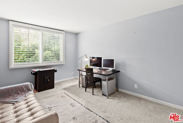 927 N Kings Road, West Hollywood CA: https://media.crmls.org/mediaz/7346e610-8ea7-409e-9696-1eebe953316a.jpg