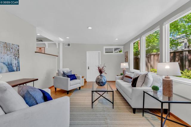 81 MAPLE LANE, Walnut Creek CA: https://media.crmls.org/mediaz/7346f367-8bfa-40c5-823c-0947b5637a8d.jpg
