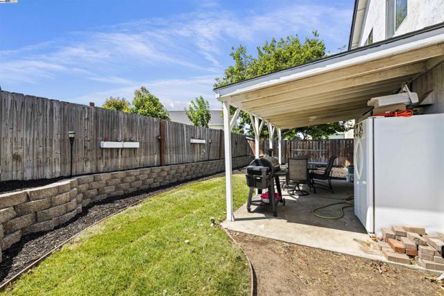 1860 Concannon Dr, Oakley CA: https://media.crmls.org/mediaz/7346f62f-c9be-45c2-a7fc-e06a89399c9b.jpg