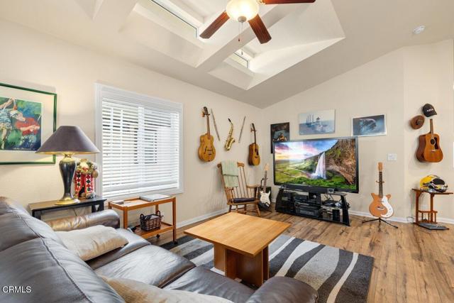 Detail Gallery Image 4 of 17 For 54 Copland Cir #54,  Ventura,  CA 93003 - 2 Beds | 2 Baths