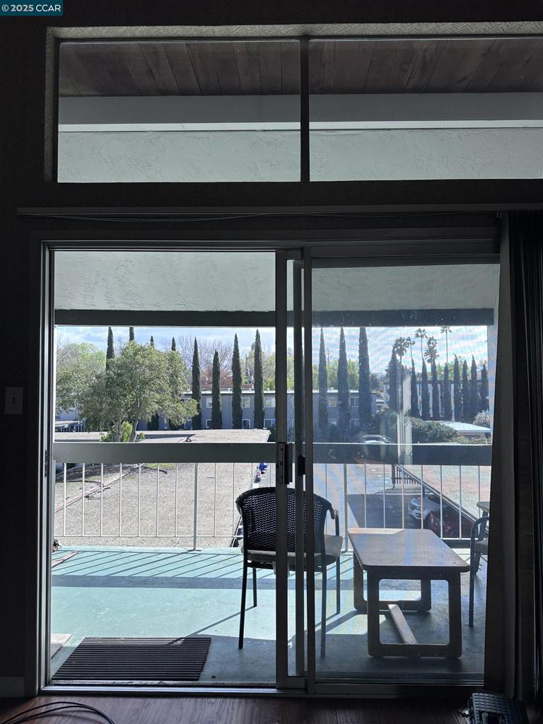 https://media.crmls.org/mediaz/73475348-93e2-4f5f-84ac-34e78d573058.jpg?preset=X-Large