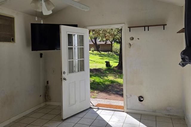 28750 Underwood Road, Salinas CA: https://media.crmls.org/mediaz/7347c979-40a7-40db-b62b-477255015be3.jpg