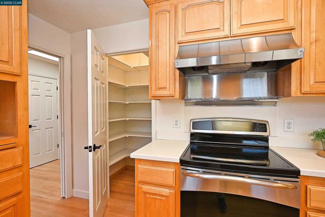 Image 17 of 48 For 342 Fenway Dr